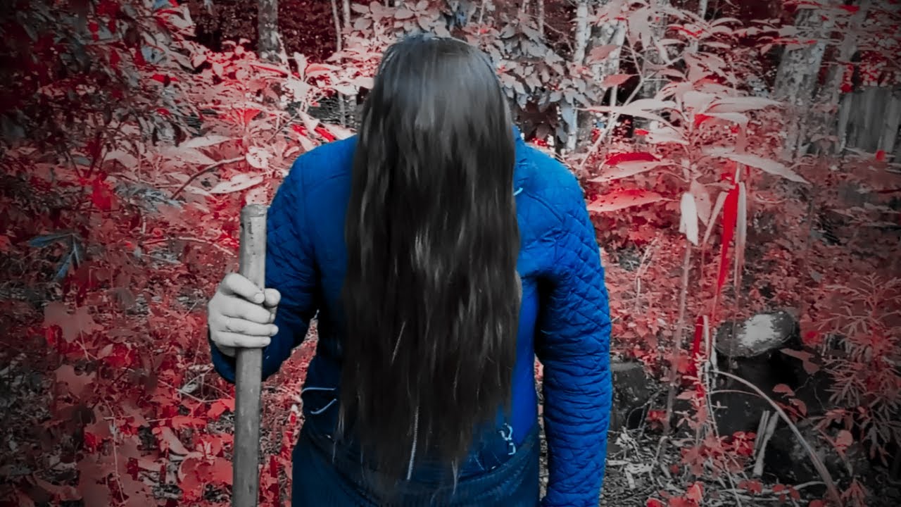 MULHER DA ENCHADA ATACA HOMEM NO MEIO DO MATO