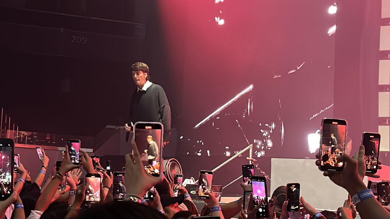 LANY - Taking Me Back / sad (Live in Manila 2022 - Day 3)