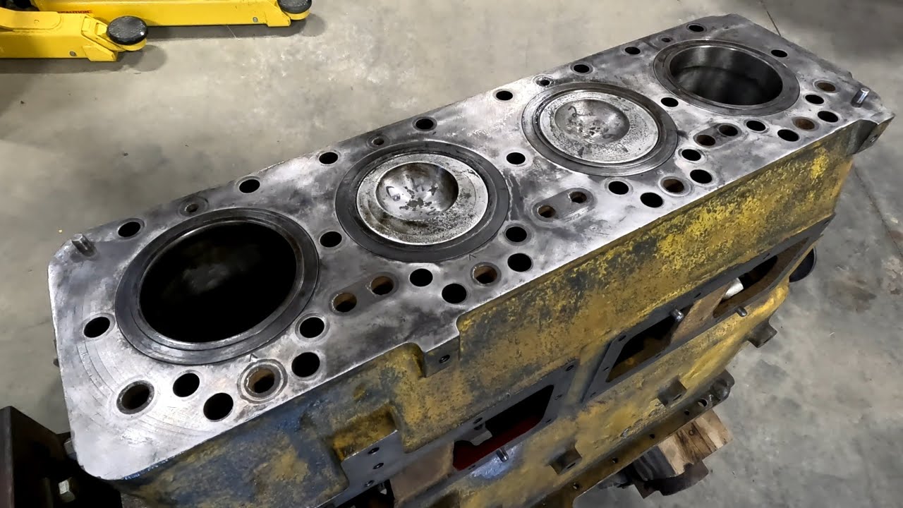Pistons rods & rear main seal install Caterpillar D4 D4400 engine 