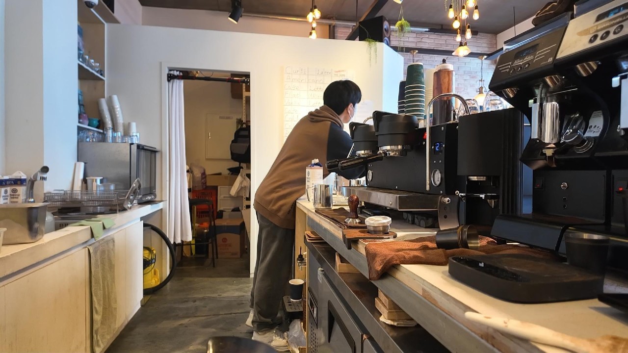 Cold Winter Day Coffee Shop Sounds | Perfect for Lunch Time Work