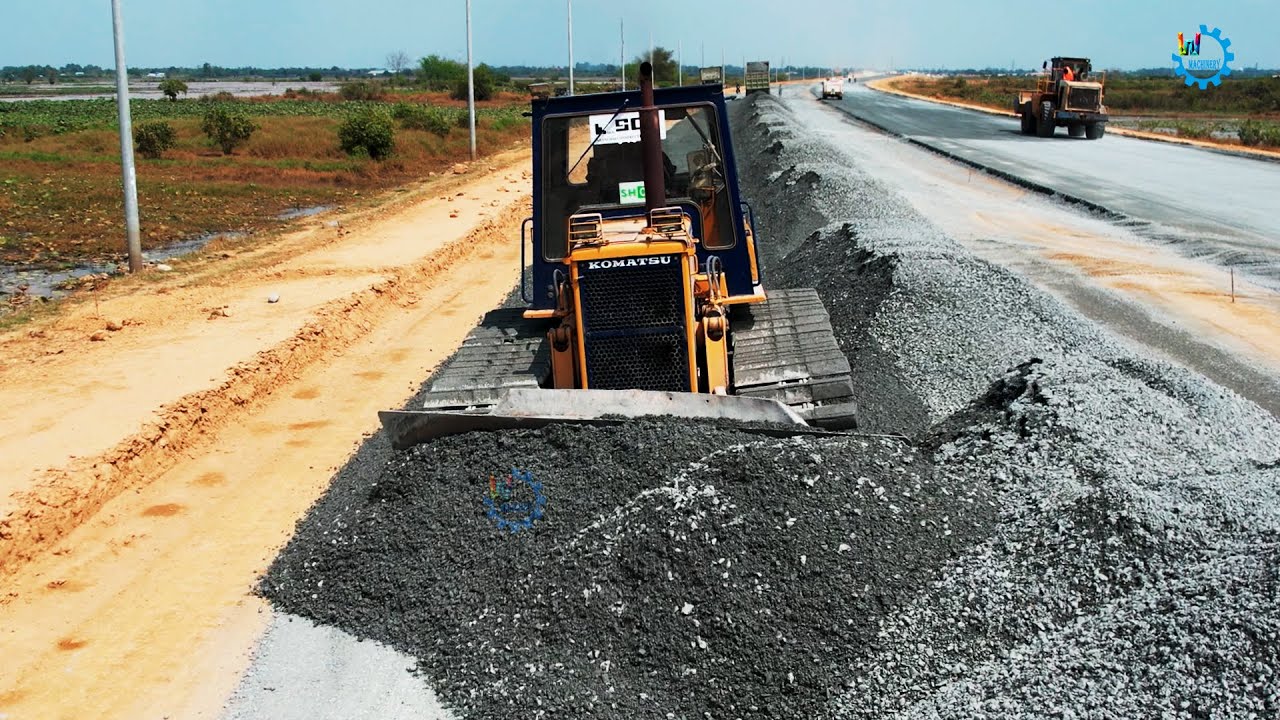 Best Action Komatsu Bulldozer Spreading Gravel Building Roads & Dozer Grading Gravel Mixing Roads