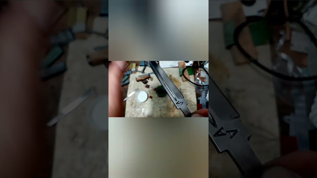 Один из способов убрать коррозию, питинг с клинка.