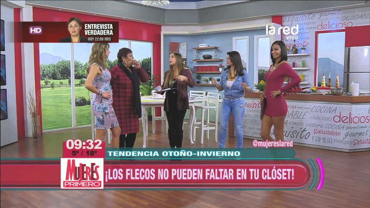 Desfile de ropa y accesorios con flecos