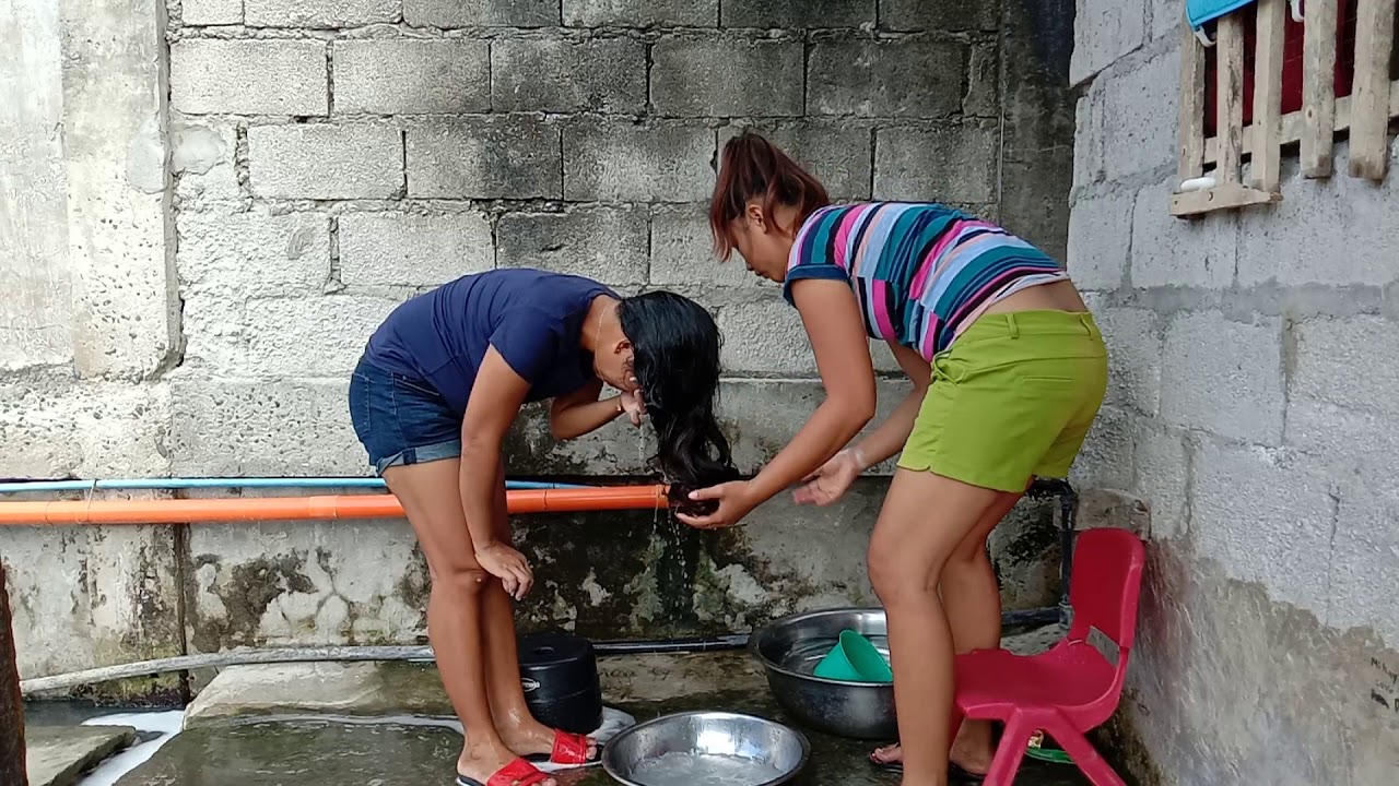 Wow beautiful🥰 Washing my wife's long hair with our friend of mine. Shampoo with conditioner.☺️☺️☺️