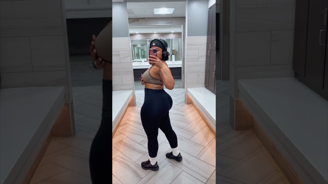 How did you kickoff your New Year? ✨👀 Im off to a strong start! 💪🏽 And for that I am proud of ME!
