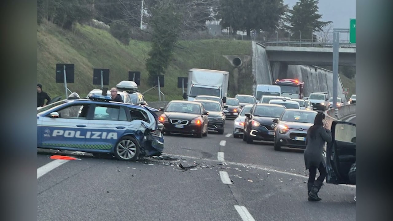 Auto tampona la Stradale, travolto dal “suo” mezzo  Grave poliziotto di Roccacasale