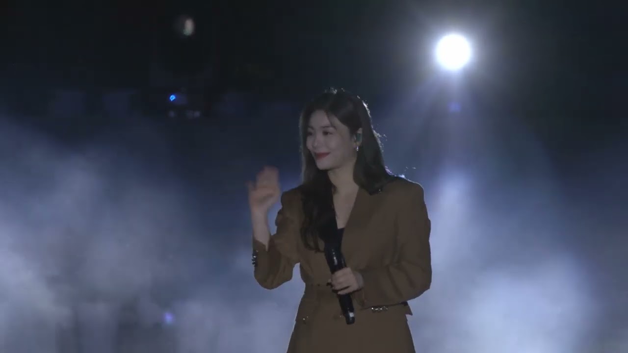 ailee 2022.10.21 한국 JC 제70차 전국회원대회 에일리 직캠 뒷부분 (미안해~!! 중간에 잘렸어ㅜㅜ 조명거지같아서 ISO좀 올리려다가 버튼잘못눌렀어ㅜㅜ )