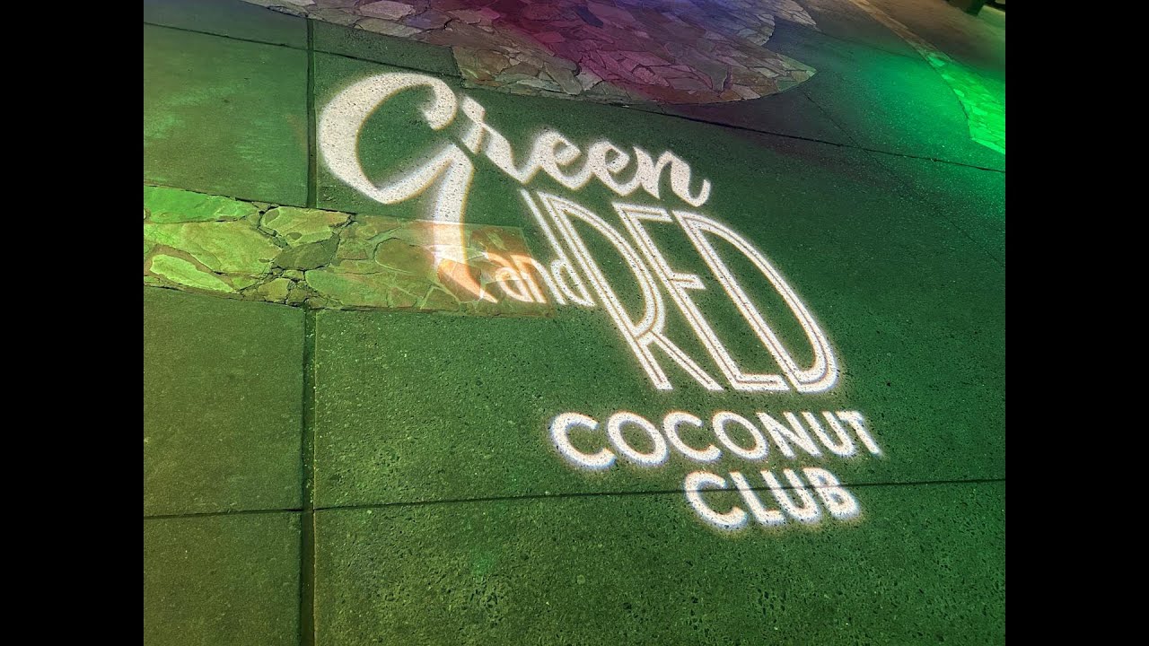 Green and Red Coconut Club #greenandredcoconutclub #cityside #bar #christmas #universalstudios