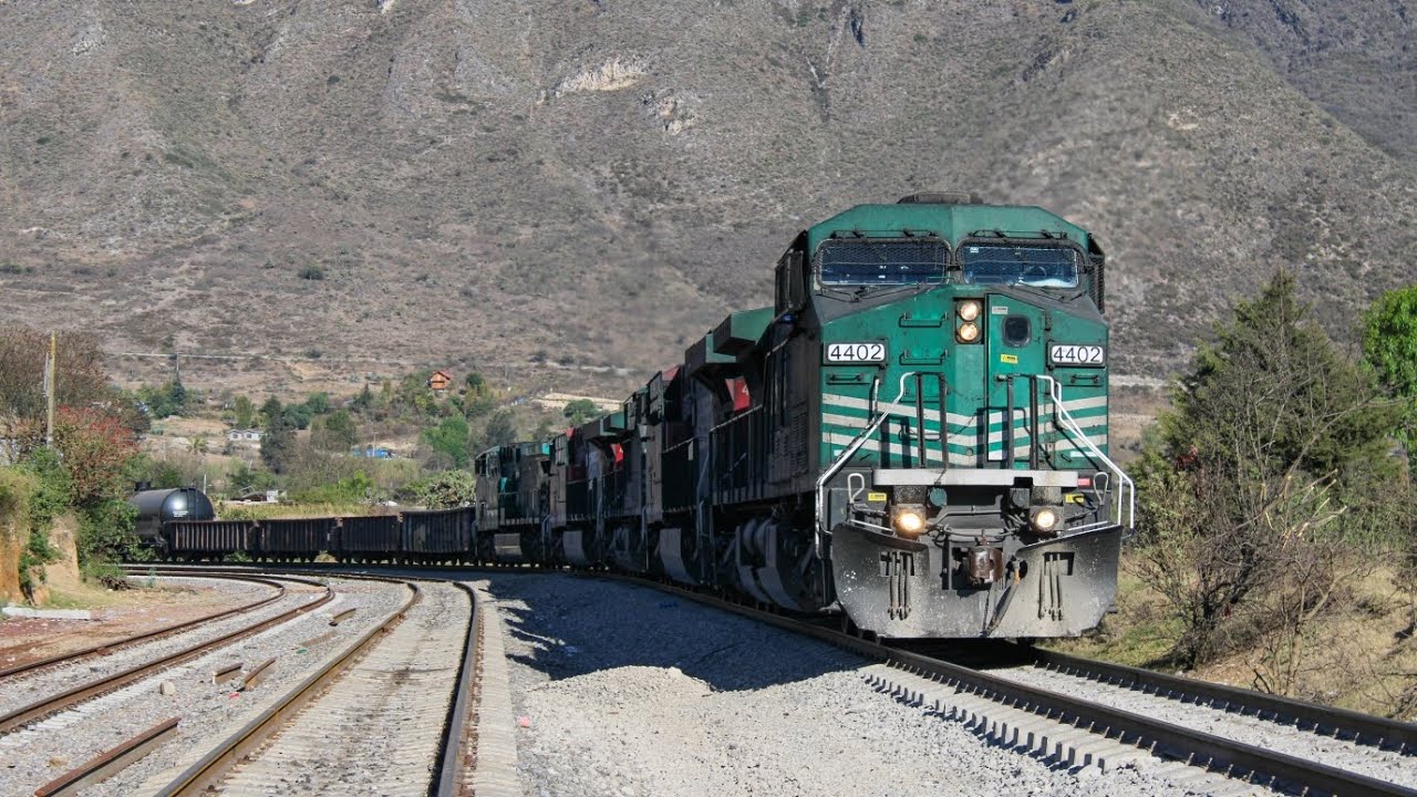 TRES TRENES PASANDO EL KILÓMETRO 287. QUÍMICO SUR, GRANELERO NORTE Y AUTOMOTRIZ AL SUR.