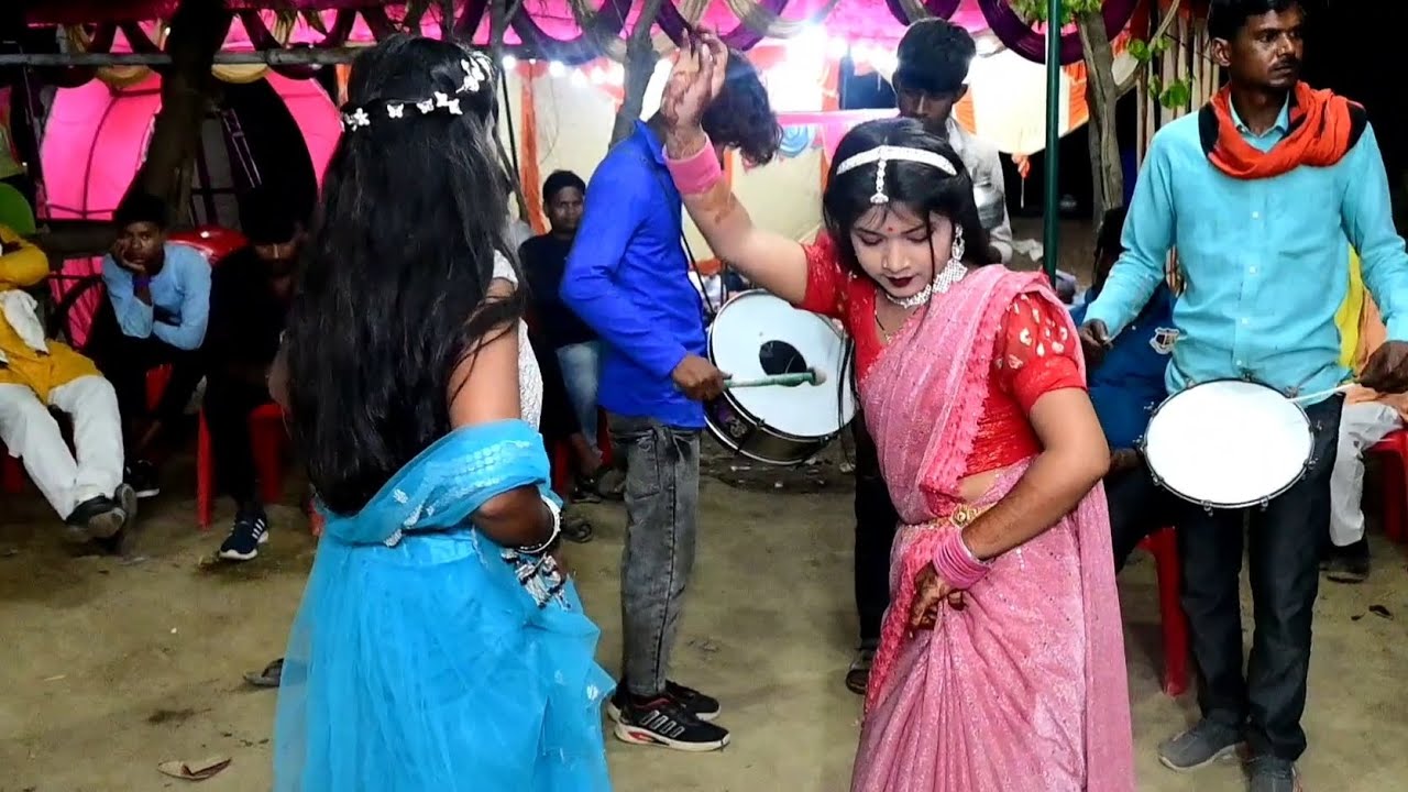 🔥 दो लड़कियों ने ऐसा डांस किया पब्लिक की.........🔥| Band Baja ka desi dance video |