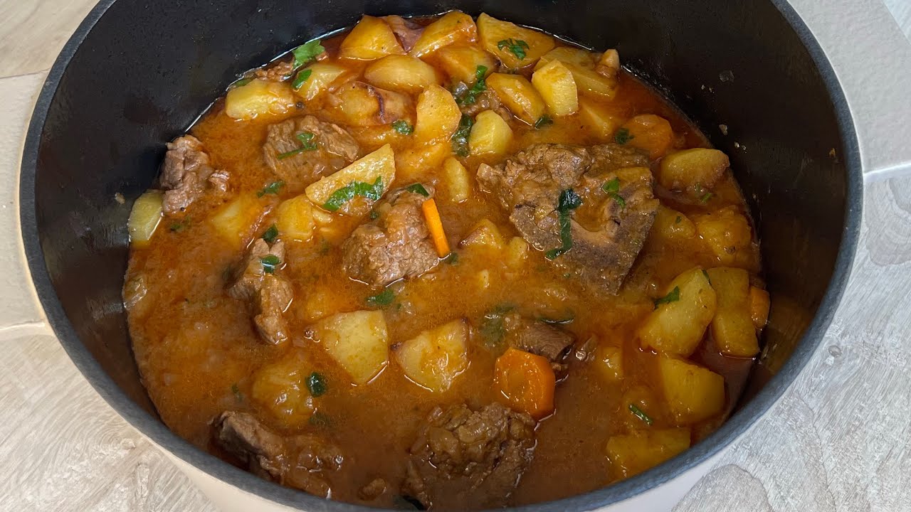 Gjell&euml; e shijshme me patate dhe mish, nje recete e vjeter tradicionale qe shijon shume😋