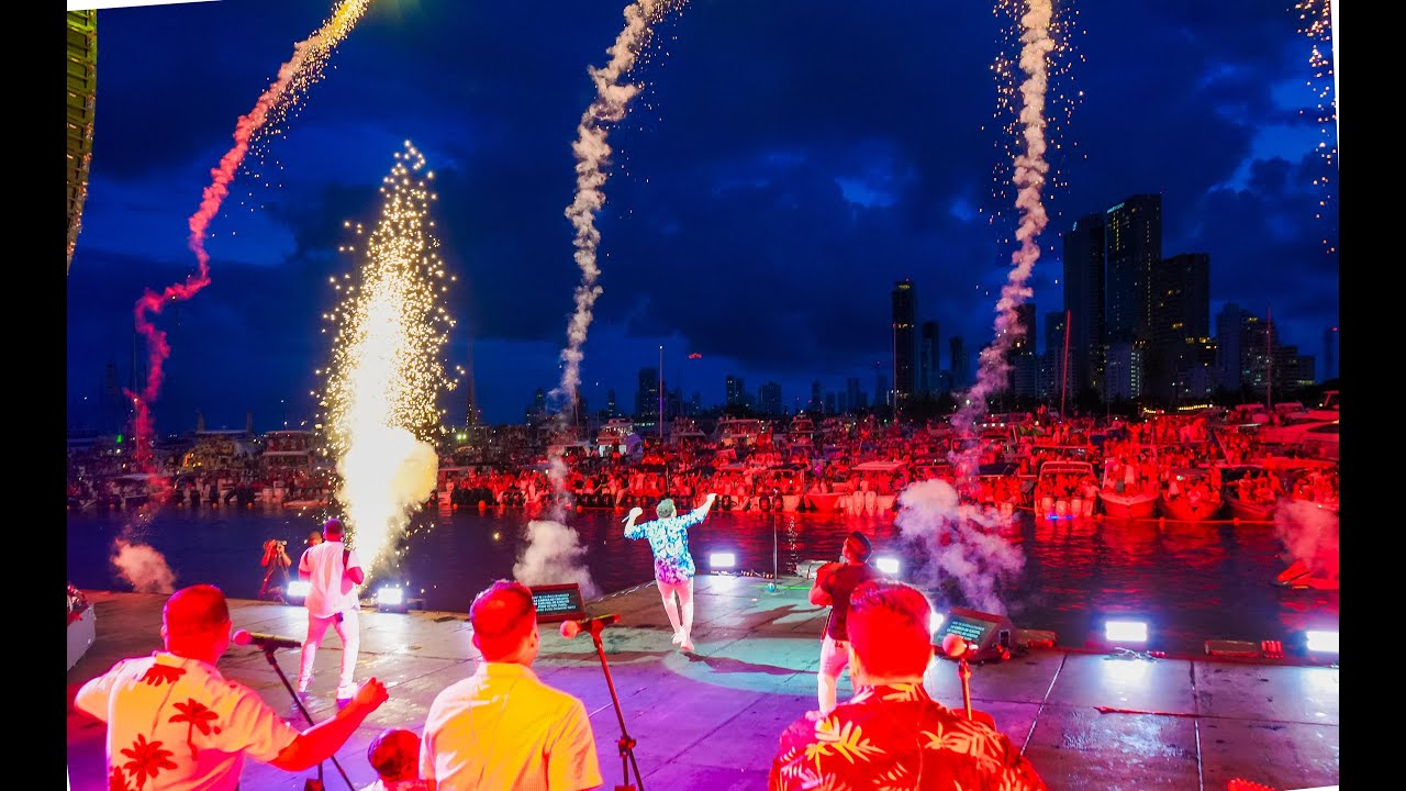 CARTAGENA GOZÓ AL RITMO DEL DESFILE NÁUTICO Y EL BOLOLÓ DEL ARSENAL