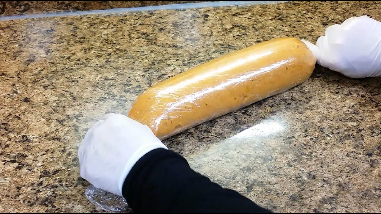 لا تحتارين .عمل المرتديلا بالبيت بالذ واسرع الطرق 😋.والطعم فوك الخيال ارائكم مهمه لي  اكتبو لي
