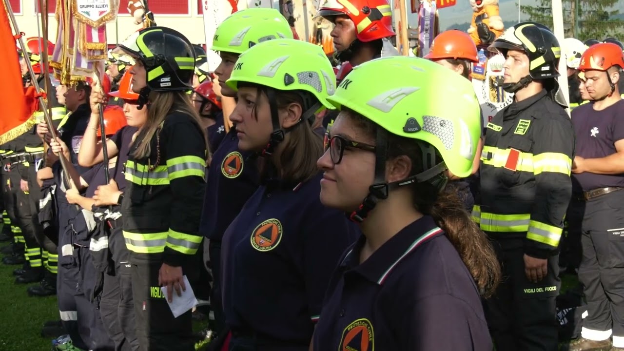 Campeggio allievi Vigili del fuoco - Sfilata a Revò