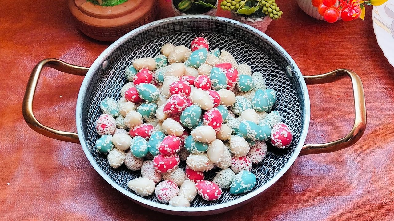 বাদাম বাহারি পিঠা খেলে স্বাদ মুখে লেগে থাকবে। 