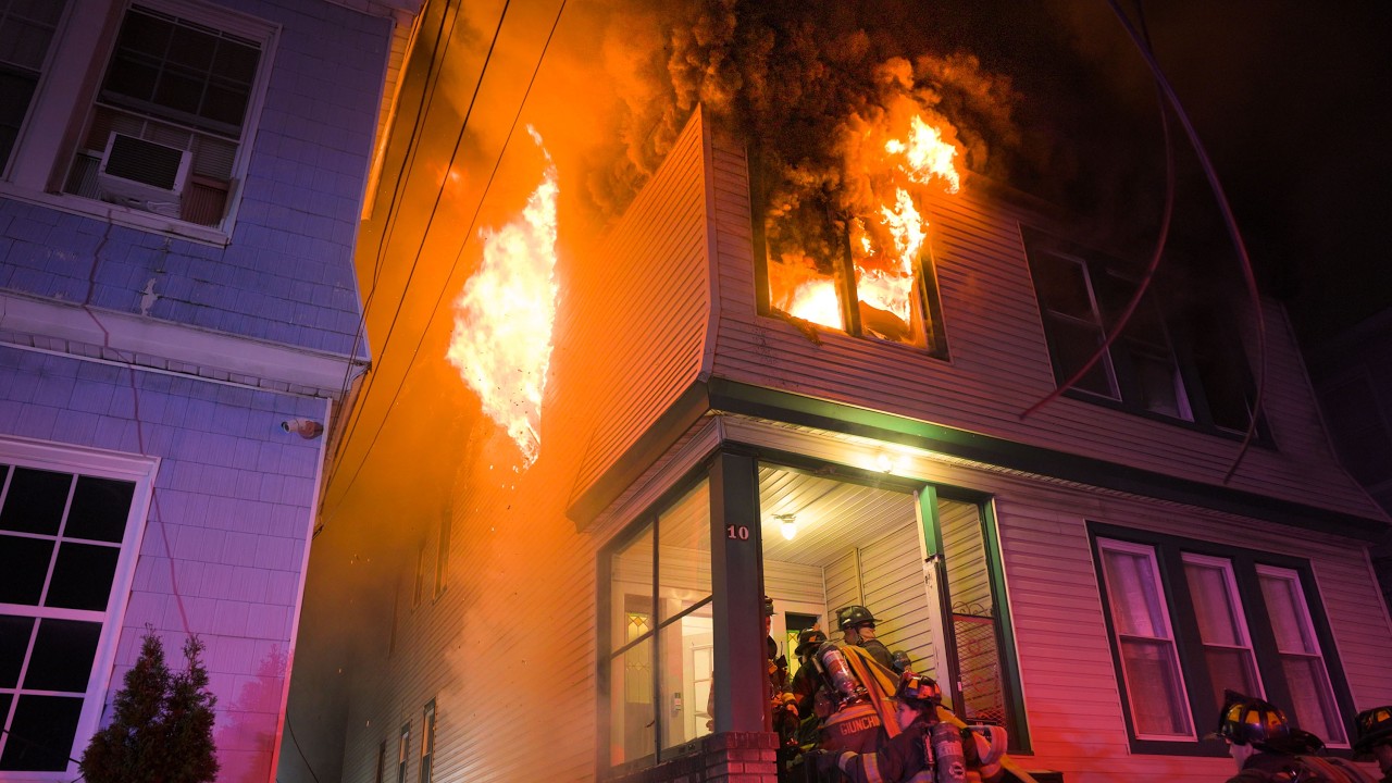 Dramatic Rescue: Newark Firefighters Rescue 3 Trapped on Fire Escape | Heavy Fire 3/20/26
