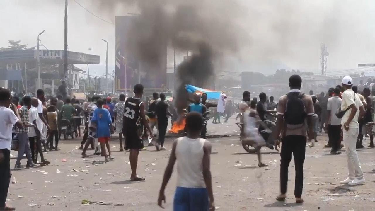 Protesters rally behind Congolese president in Kinshasa as eastern city contested