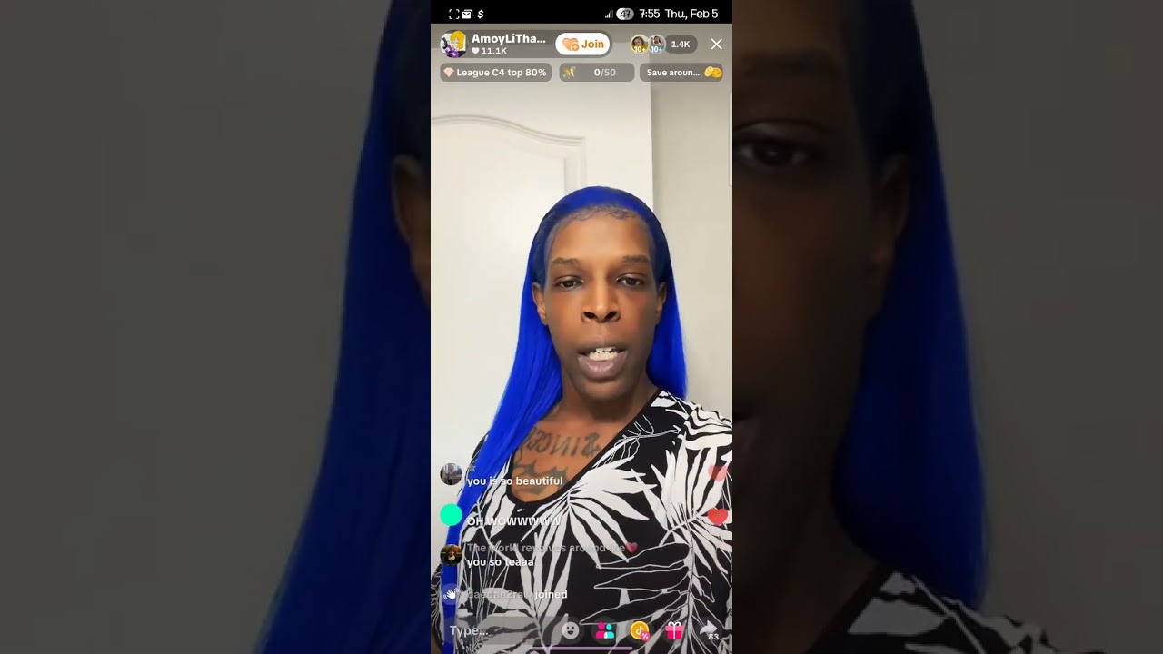 Amoy hops on live and rush through the comments to avoid the negative comments. 