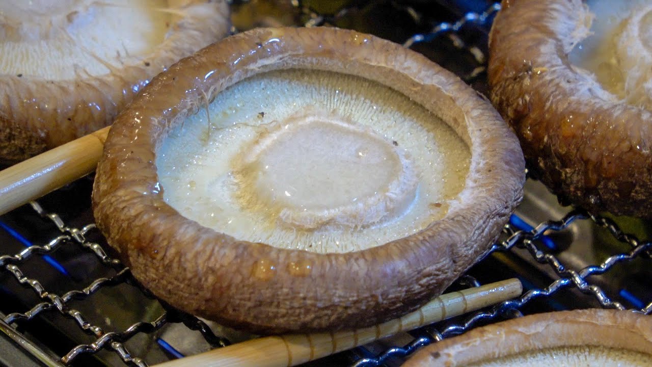プリップリのしいたけを網焼きにして晩酌するダイエット