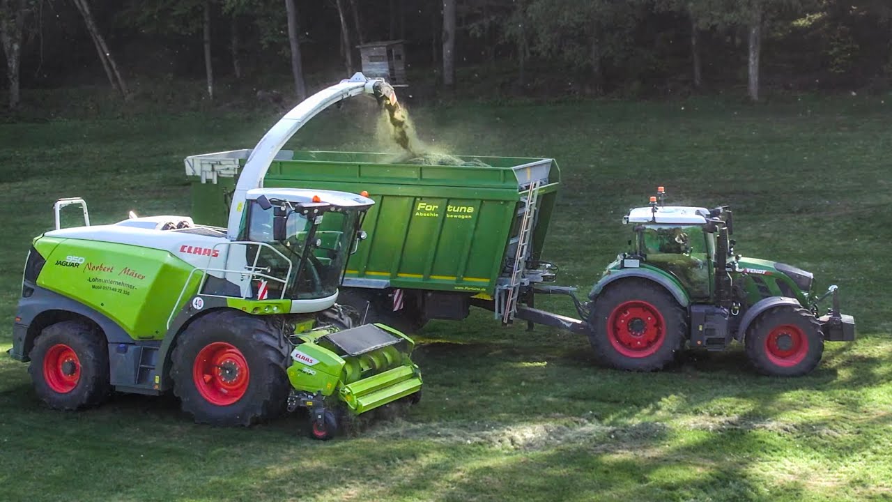 Fendt 724 mit Fortuna Abschiebewagen am Grashäckseln | Lohnunternehmer Kai Ruppel