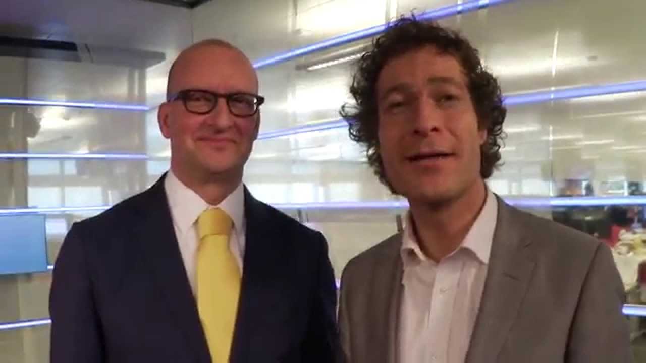 Achter de schermen: Roger van Meer presenteert eigen NOS Journaal - Serious Request veilingitem