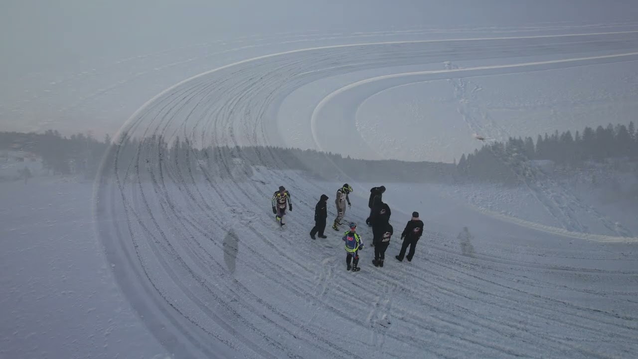Eisspeedway Training auf dem See in Schweden