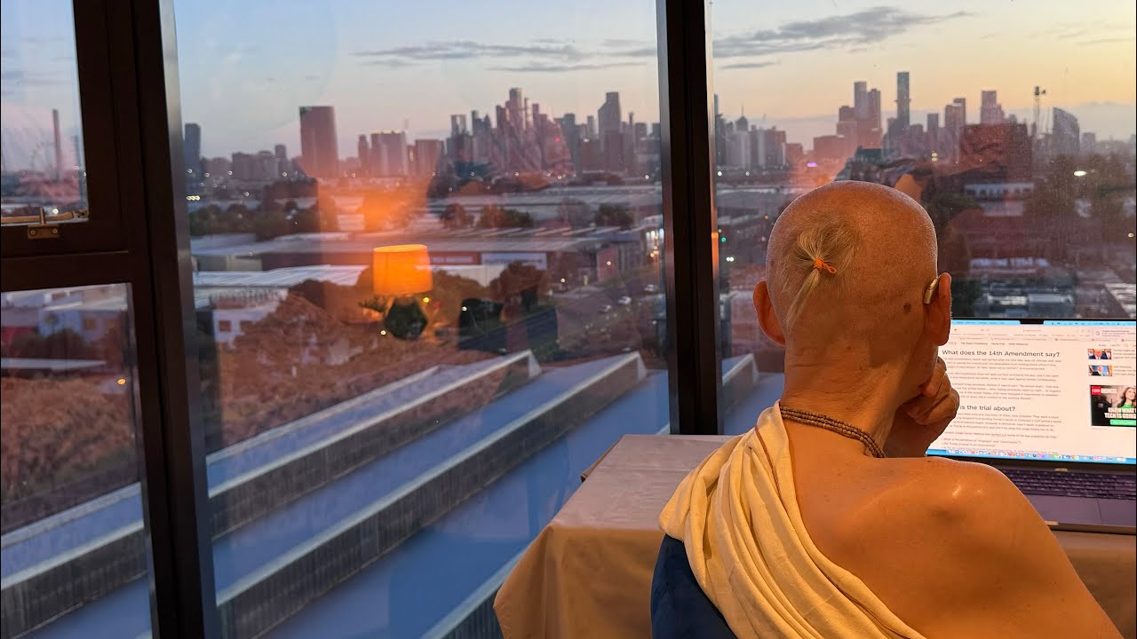 Sankarshan Das Adhikari extatic Kirtan in Vrindavan MVT