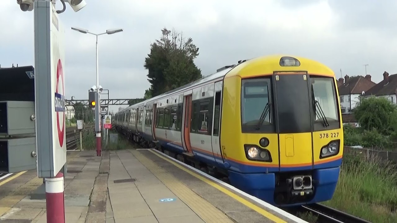 Trains at South Kenton | 28/06/2021