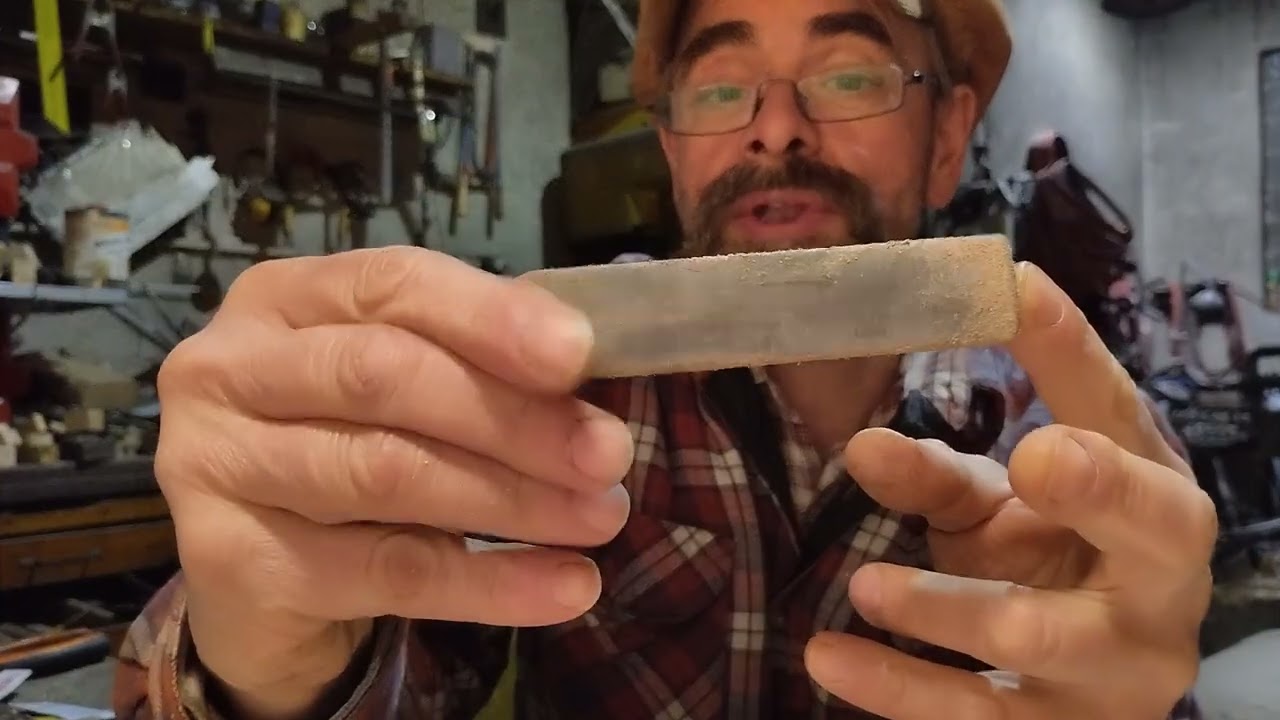 Ako doma odstrániť oxidáciu z čepele vyrobenej z uhlíkovej ocele... 