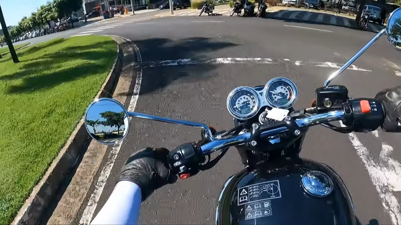 Test Ride Triumph Bonneville T100 - A moto clássica que surpreende na cidade e na estrada!