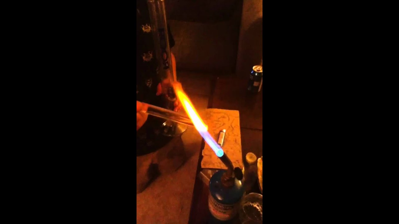 Roor bong hit, the right way.