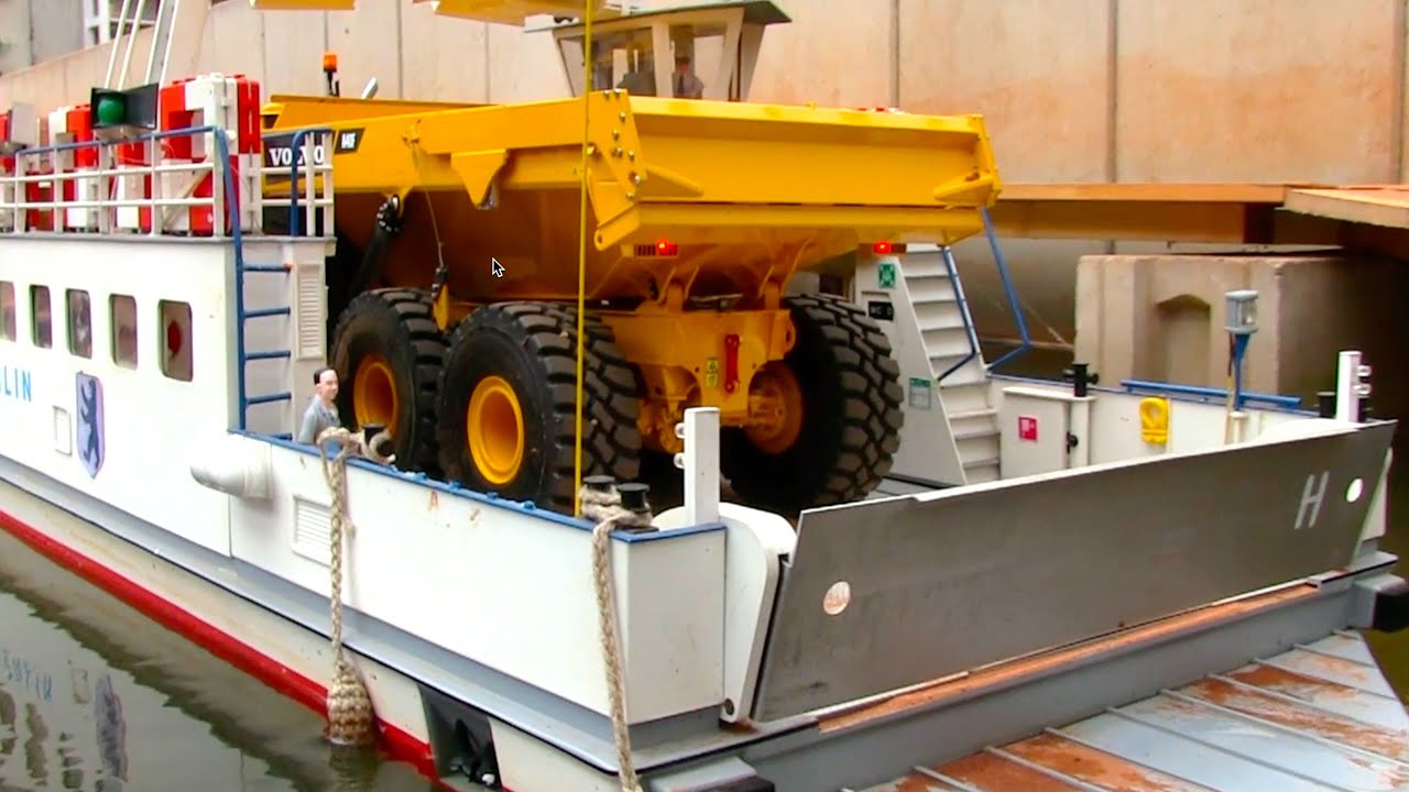 Amazing RC Trucks and Real working RC Transport Ferry at the Construction-World!!