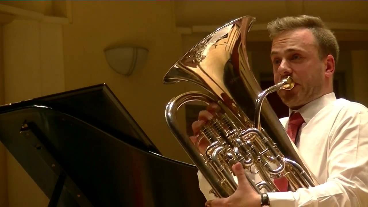 Glenn Van Looy plays 'Walking on Music' at IET America