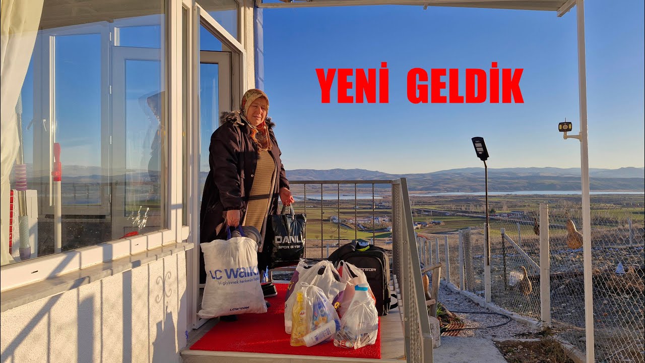 YİNE GELDİK KÖYÜMÜZE EVİMİZ BUZGİBİ OLMUŞ MİNİK YAVRULAR TAVUKLAR İYİ