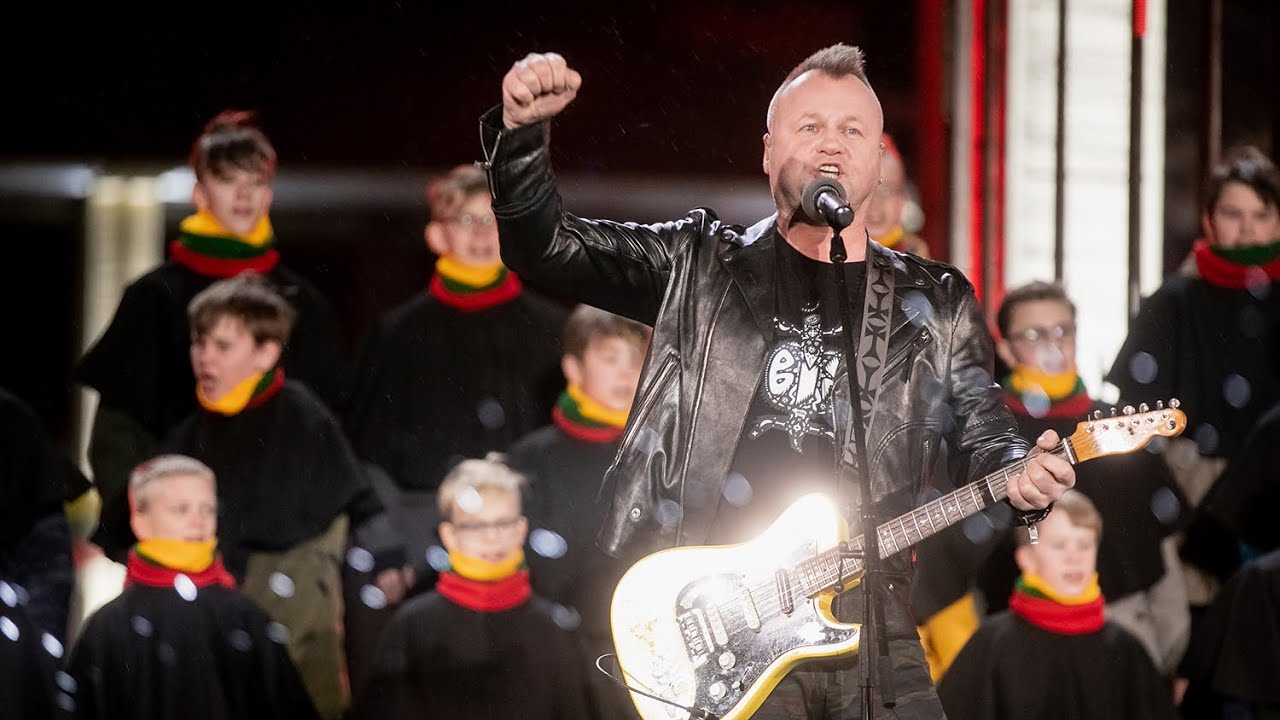 Saulius Urbonavičius-Samas ir choras „Ąžuoliukas“ – „Mes tikim dievais“
