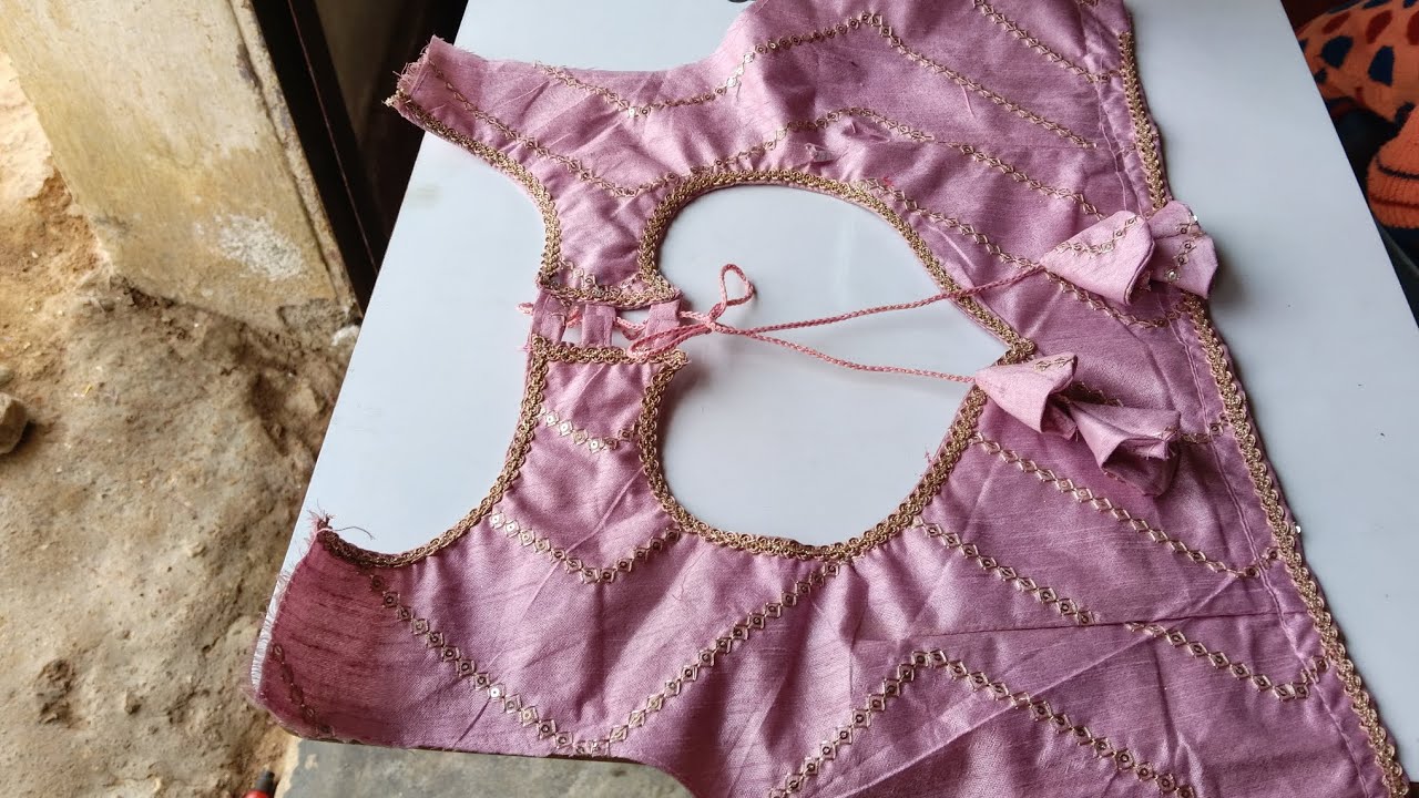 34size blouse ke beck me boat neck design cutting and stitching ka bahut hi ezzi Tarika.jarur dekhe.