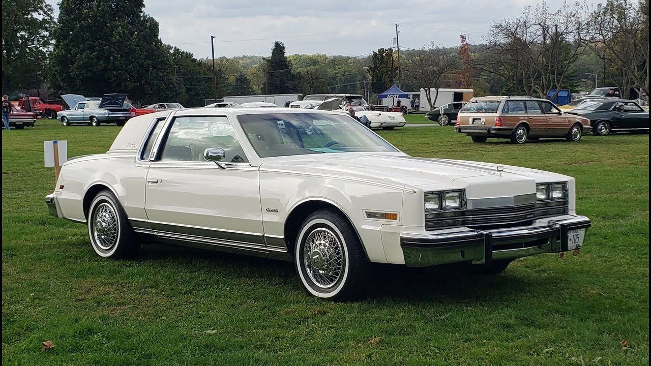 Oldsmobile Toronado «Caliente» 1985 года на осенних соревнованиях AACA 2023 в Херши, штат Пенсиль...