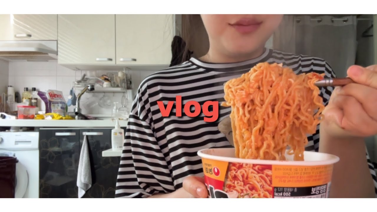 [vlog] 라면에 빠진 거대 복부의 여성 | 라면먹다 화상도 입음 | 근로자의날 범죄도시 포차용산스타일 바어텀 | 직장인 자취 먹방 혼술 다이어트 브이로그