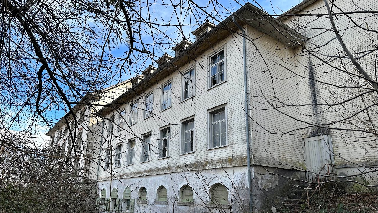 Derelict women's dormitory in the canton of Glarus | Lost Place Switzerland | Urbex Europe