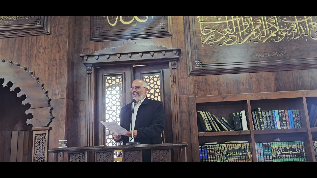 لا تَحقِرَنَّ مِنَ البَشَرِ أحَدًا 