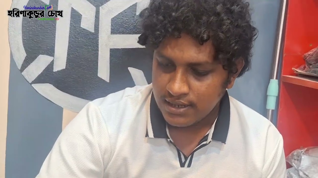 পবিত্র ঈদুল ফিতর উপলক্ষে হরিণাকুণ্ডুর একতা শপিং মলে শুরু হয়েছে পুরোদমে কেনাকাটা। 
