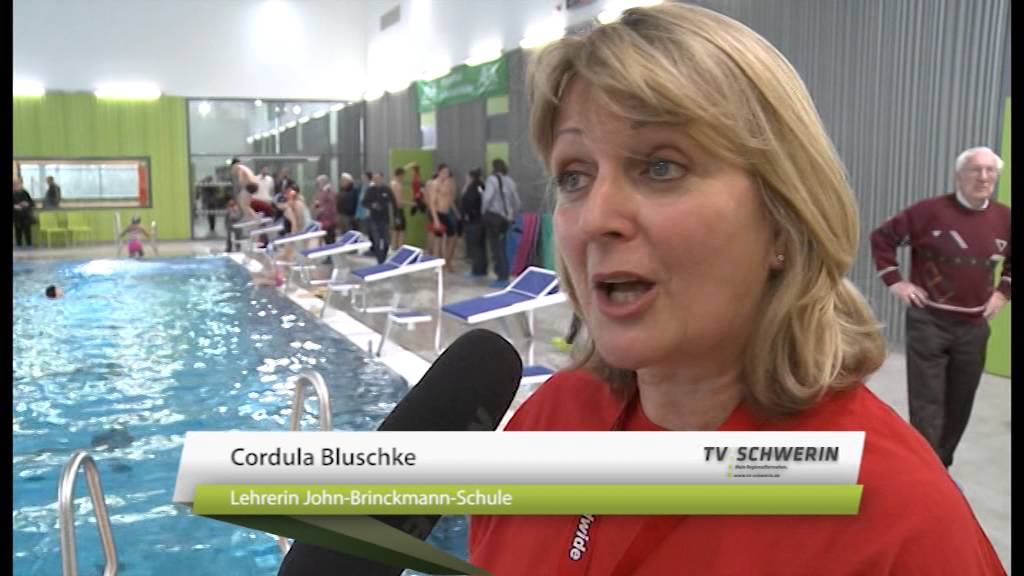 Schwerin macht glücklich: Neue Schwimmhalle eröffnet