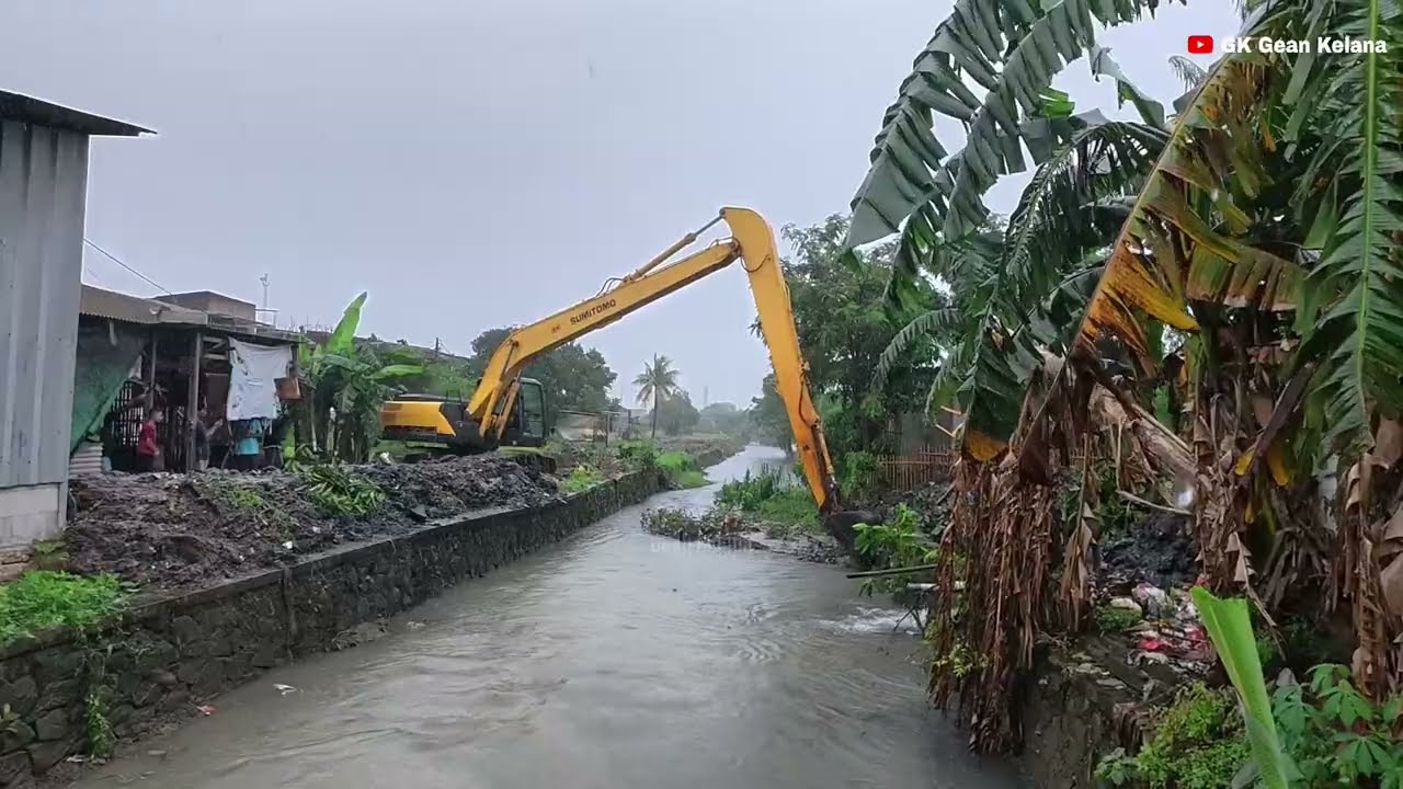 Babeh Ramlih Keruk Kali Yang Hampir Jadi Daratan, KDM Gencar Lakukan Program Normalisasi Sungai