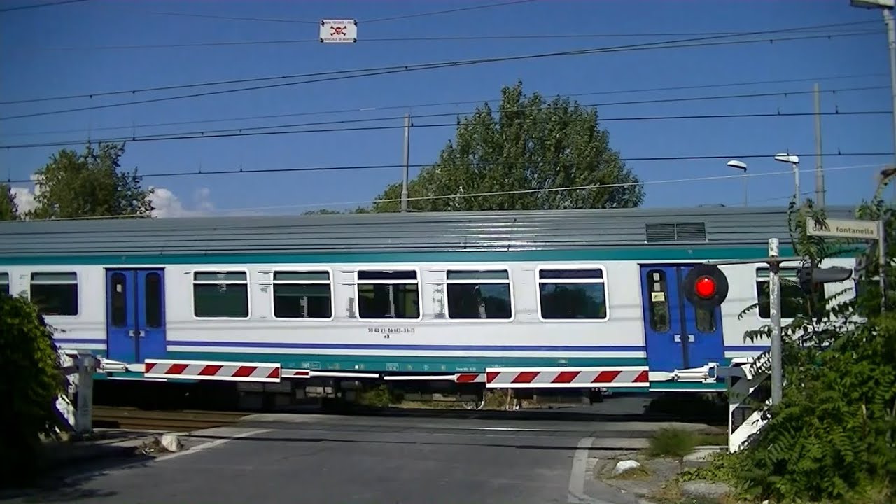 Spoorwegovergang Viareggio (I) // Railroad crossing // Passaggio a livello