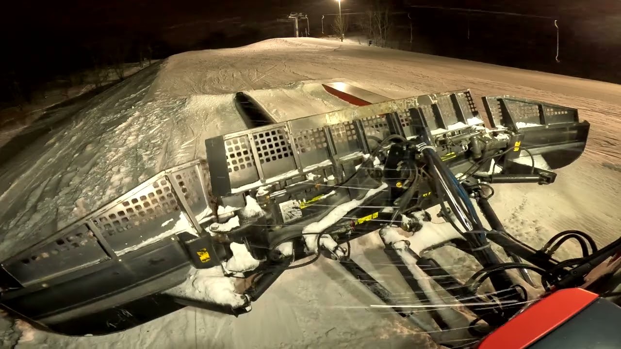 Snowpark reshape with PistenBully 400 snowcat at Vimkapark (part 2)