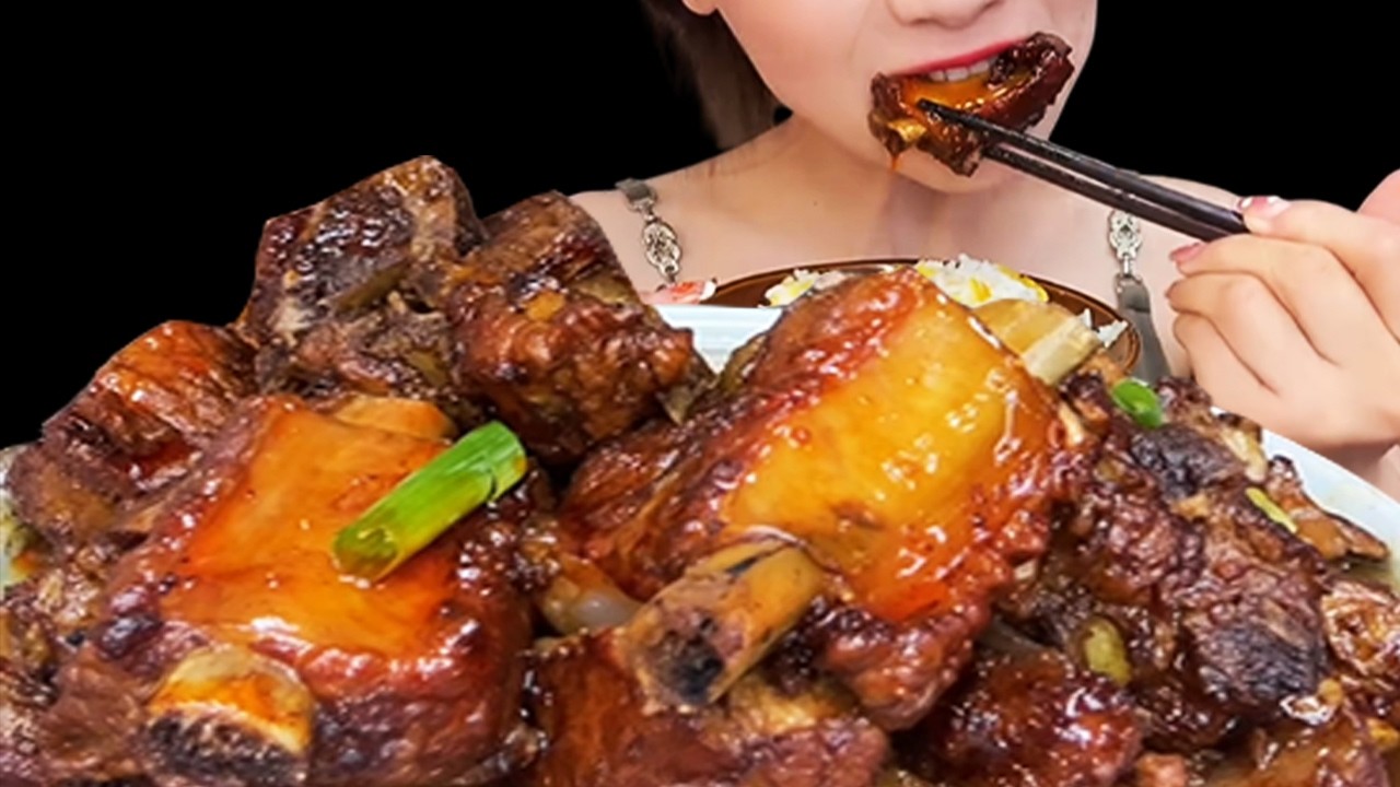 EATING CHINES FOOD | Home Cooked Meal - Enjoys meat rice - Big Mouth Pork ribs