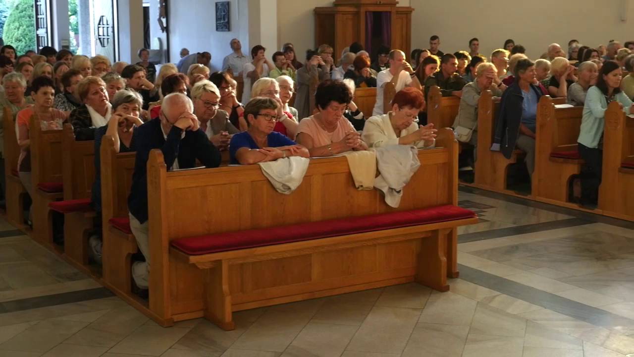 Modlitwa o uzdrowienie prowadzona  przez charyzmatyka ks  Łukasza w Sosnowcu