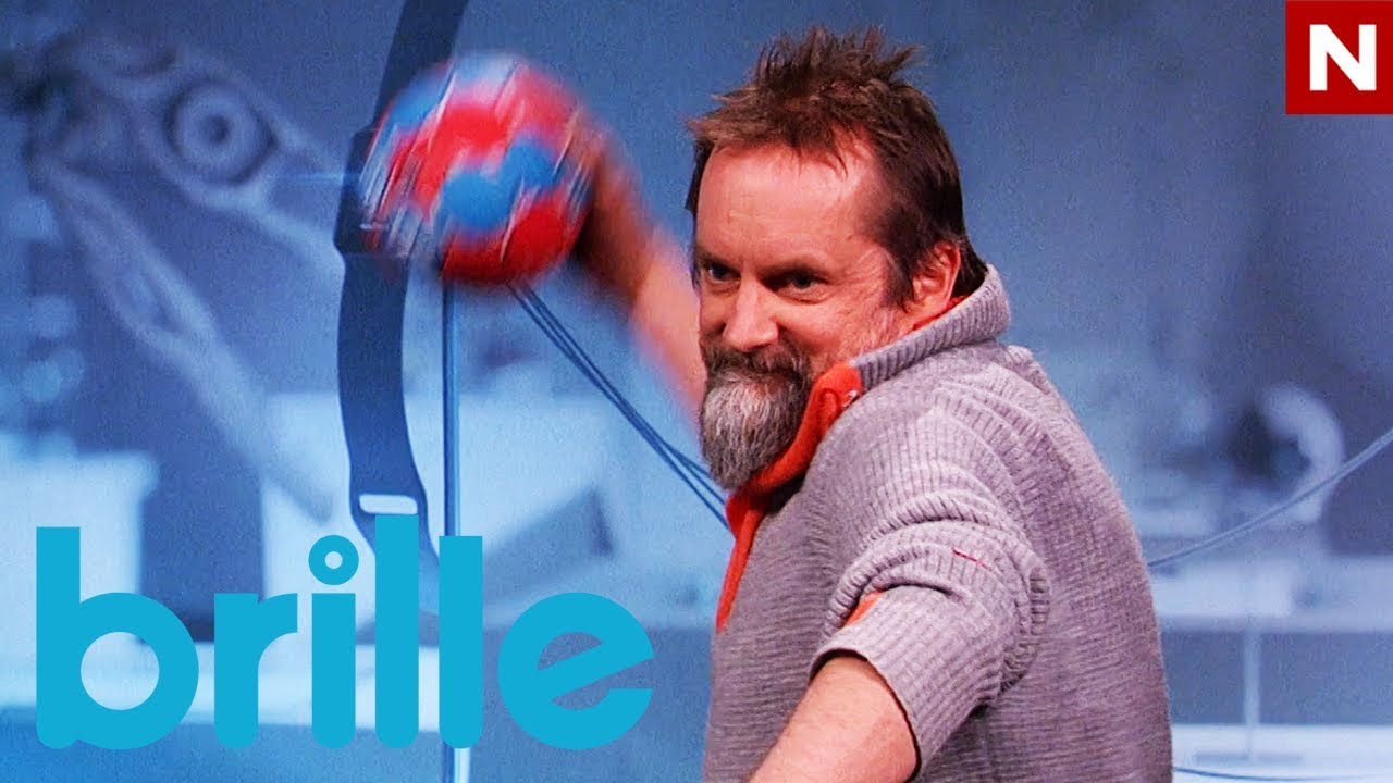 Brille | Egil lærer å kaste håndball som en proff | discovery+ Norge