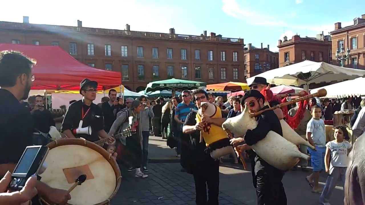 Occitan bagpipe music in Toulouse