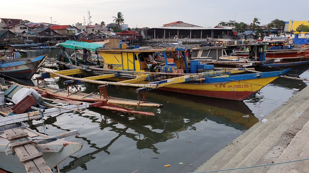 CALBAYOG FISHING BOATS ON SAMAR ISLAND, PHILIPPINES